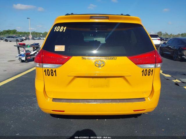Toyota Sienna Le V6 8 Passenger Image 11