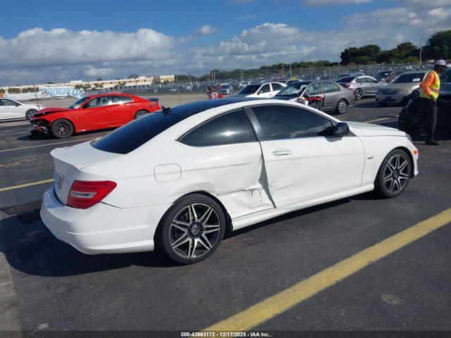 Mercedes-Benz C-Class Image 14