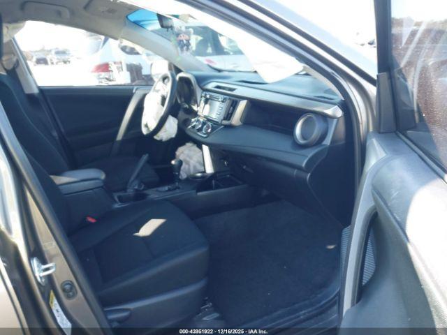 Toyota RAV4 Le Image 5