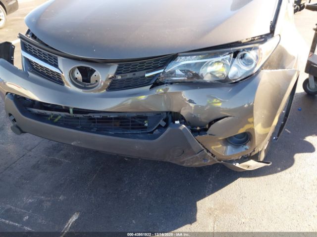 Toyota RAV4 Le Image 3