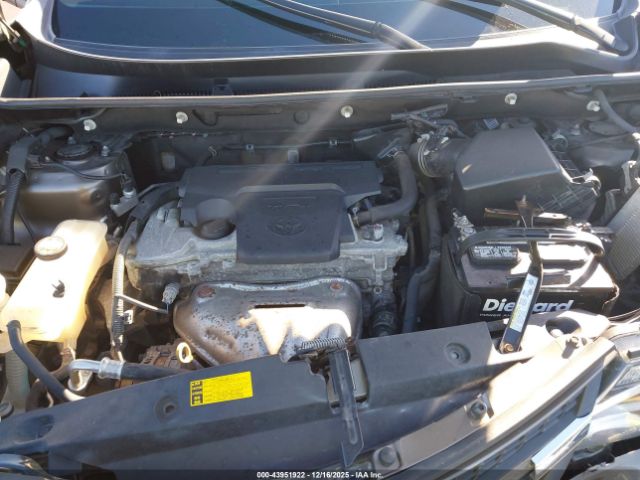 Toyota RAV4 Le Image 8