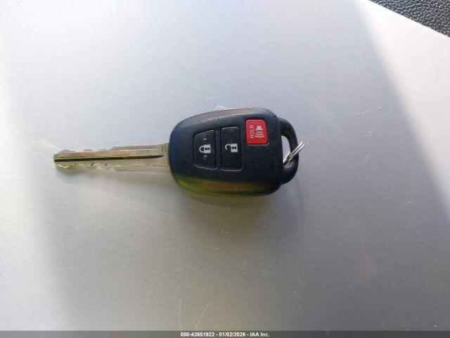 Toyota RAV4 Le Image 6