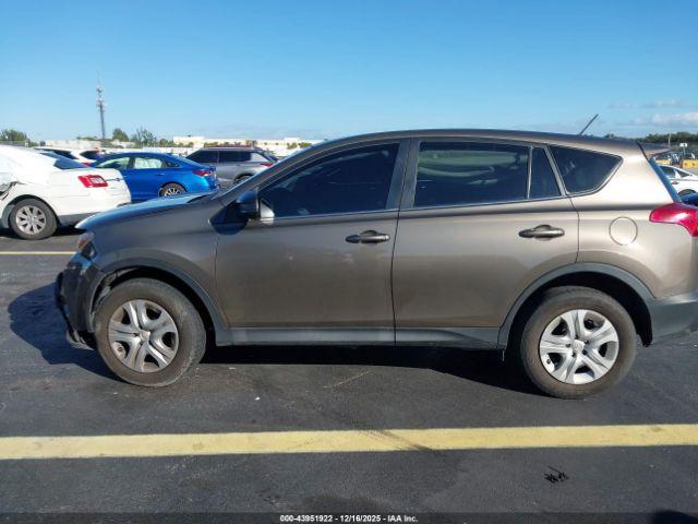 Toyota RAV4 Le Image 10