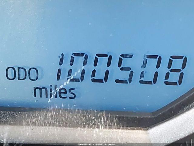 Toyota RAV4 Le Image 14