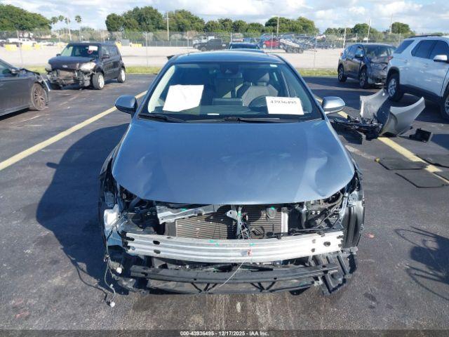 Toyota Corolla Le Image 9