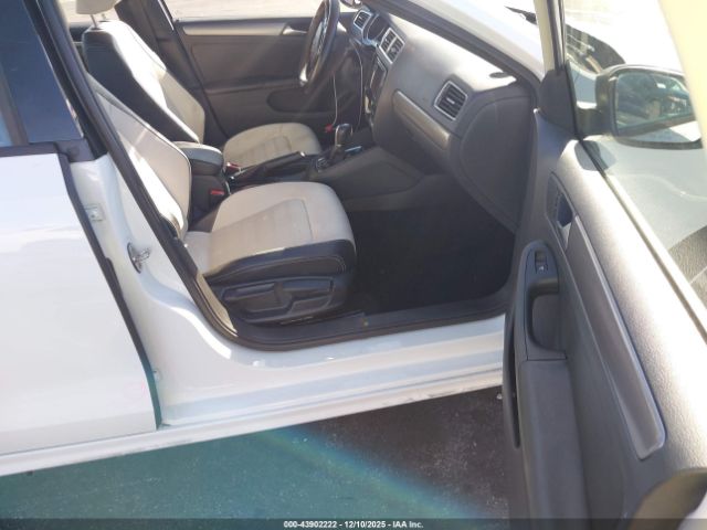 Volkswagen Jetta 1.8t Sport Image 11