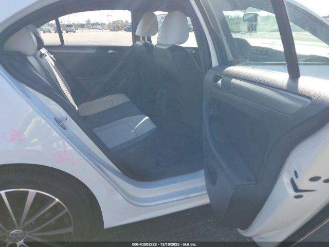 Volkswagen Jetta 1.8t Sport Image 10