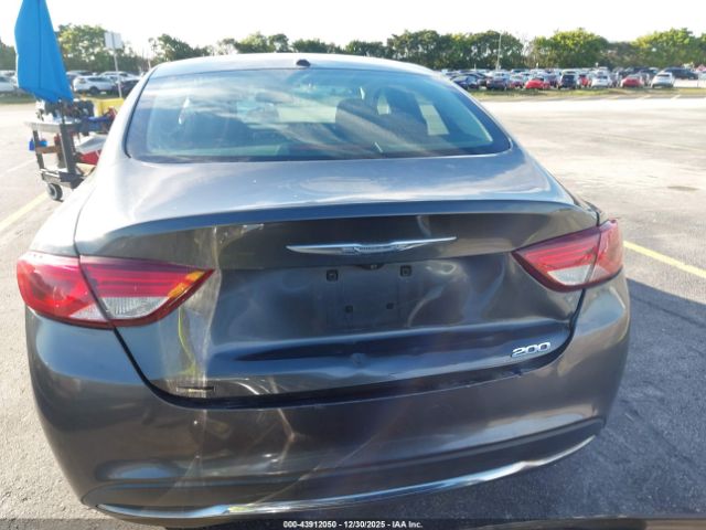 Chrysler 200 Limited Image 9