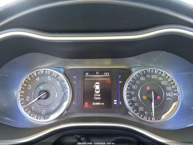 Chrysler 200 Limited Image 4