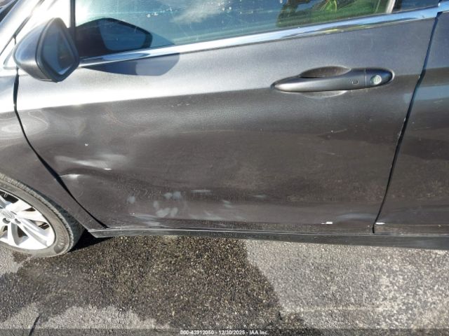 Chrysler 200 Limited Image 6