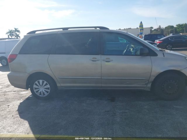 Toyota Sienna Le Image 2