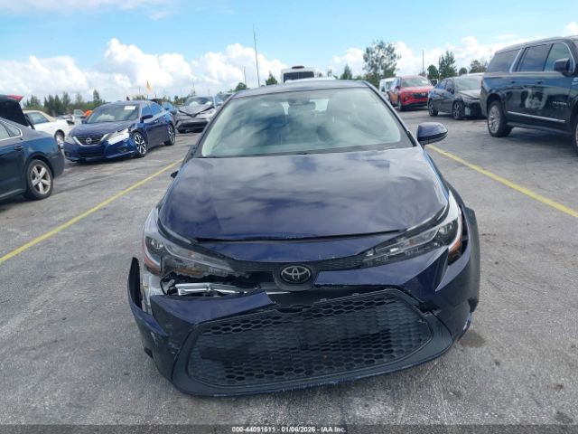 Toyota Corolla Le Image 8