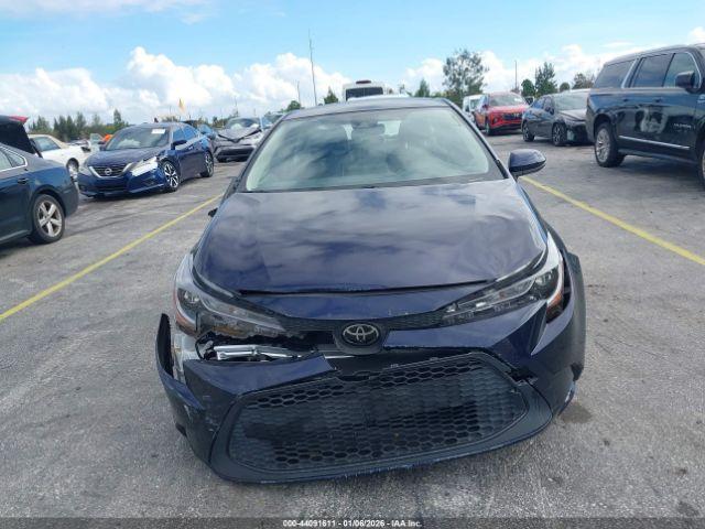 Toyota Corolla Le Image 8