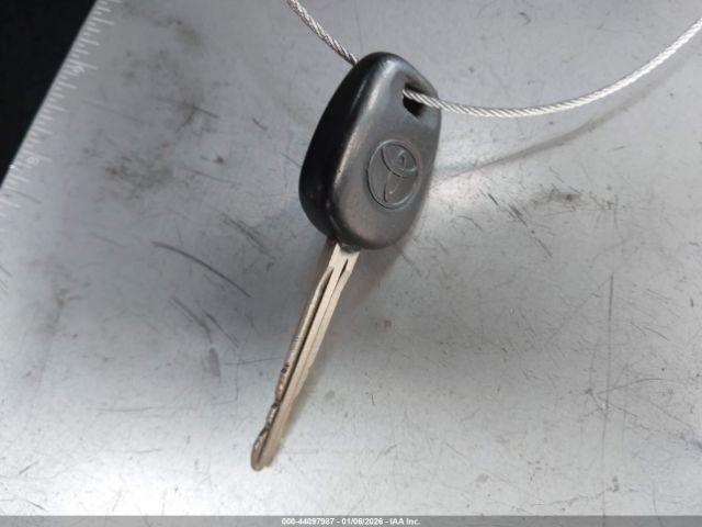 Toyota Corolla Ce Image 9