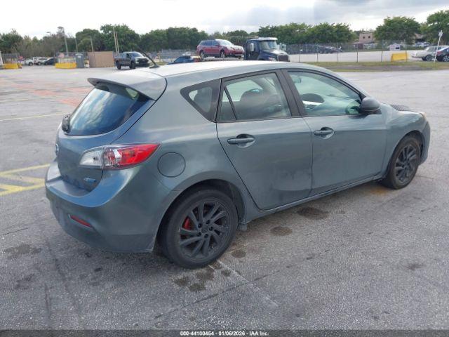 Mazda Mazda3 I Touring Image 2