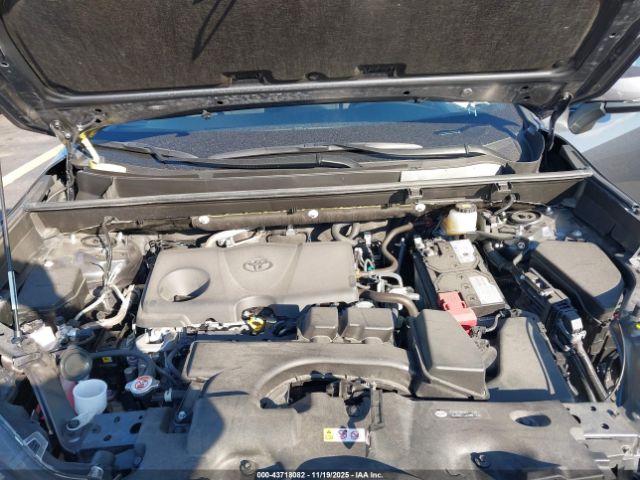 Toyota RAV4 Le Image 7