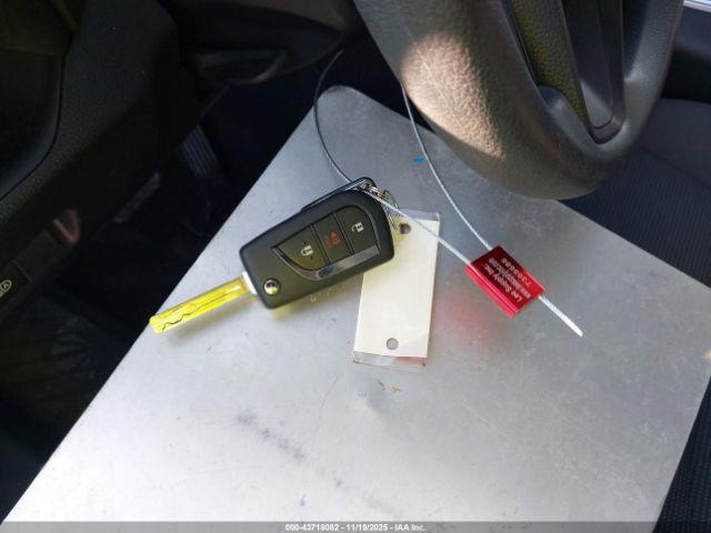 Toyota RAV4 Le Image 2