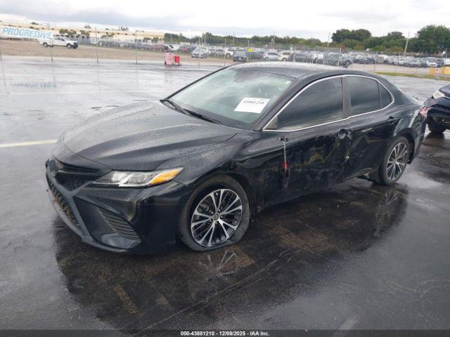 Toyota Camry Se Image 13