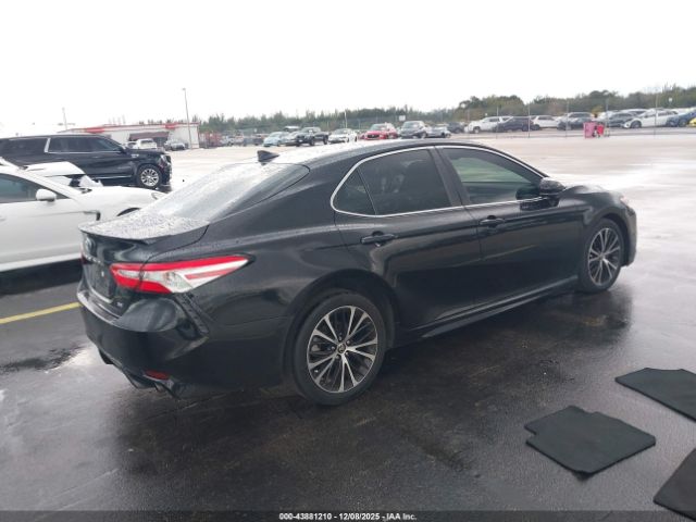 Toyota Camry Se Image 14