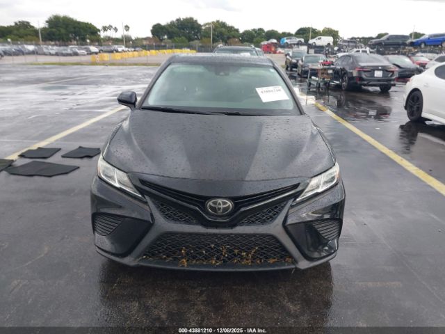 Toyota Camry Se Image 3