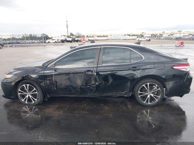 Toyota Camry Se Image 2