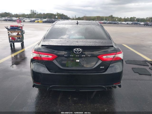 Toyota Camry Se Image 4