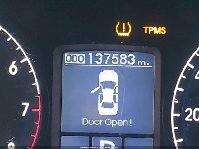 Hyundai Genesis 3.8 Image 4