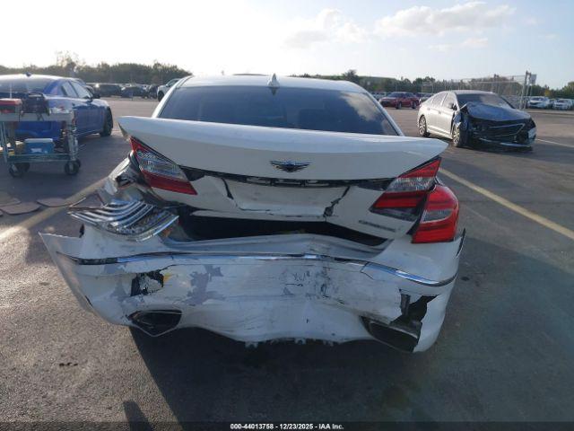 Hyundai Genesis 3.8 Image 8