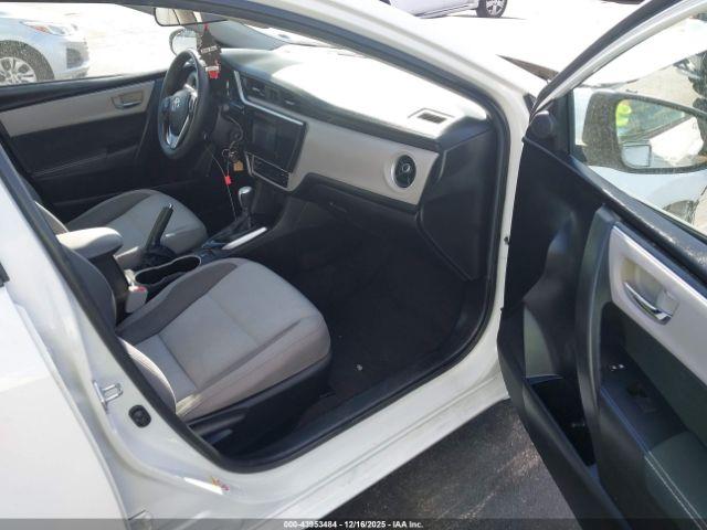 Toyota Corolla Le Image 8