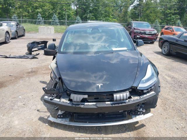 Tesla Model 3 Long Range Dual Motor All-wheel Drive Image 8