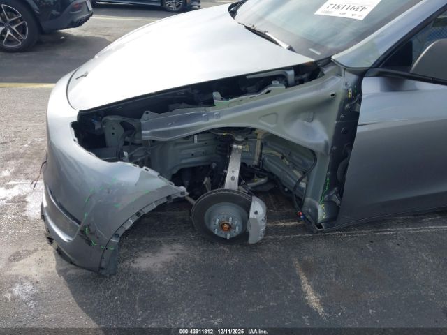 Tesla Model Y Long Range Dual Motor All-wheel Drive Image 7