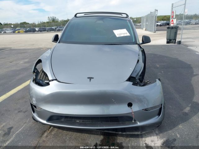 Tesla Model Y Long Range Dual Motor All-wheel Drive Image 10