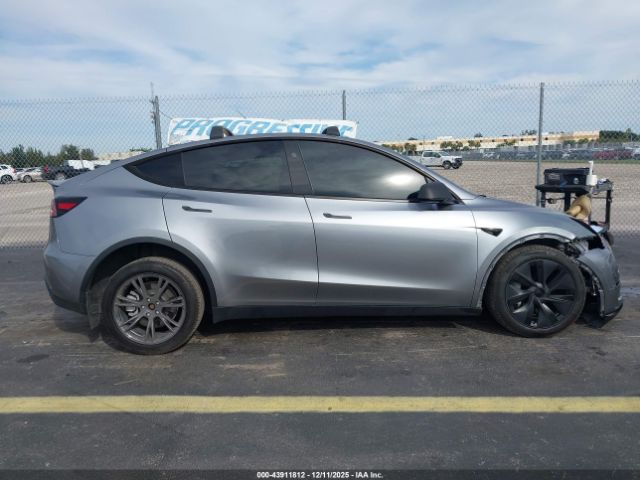 Tesla Model Y Long Range Dual Motor All-wheel Drive Image 4