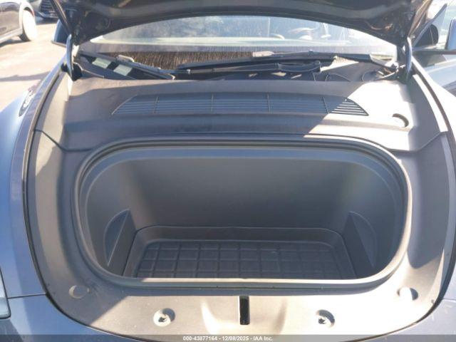 Tesla Model Y Performance Dual Motor All-wheel Drive Image 12