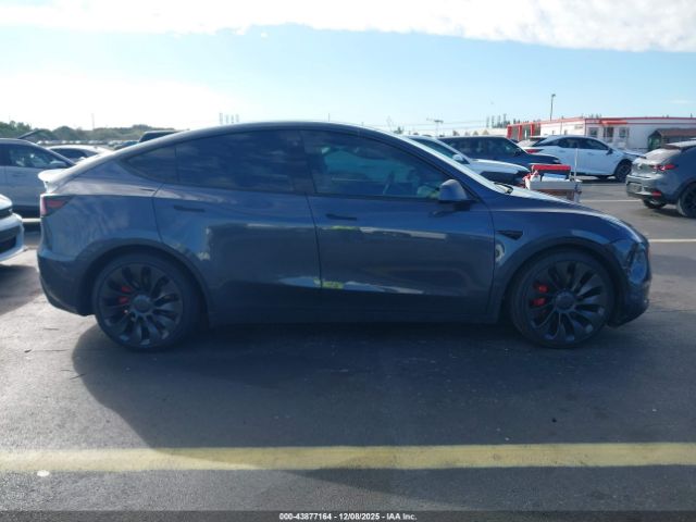 Tesla Model Y Performance Dual Motor All-wheel Drive Image 9
