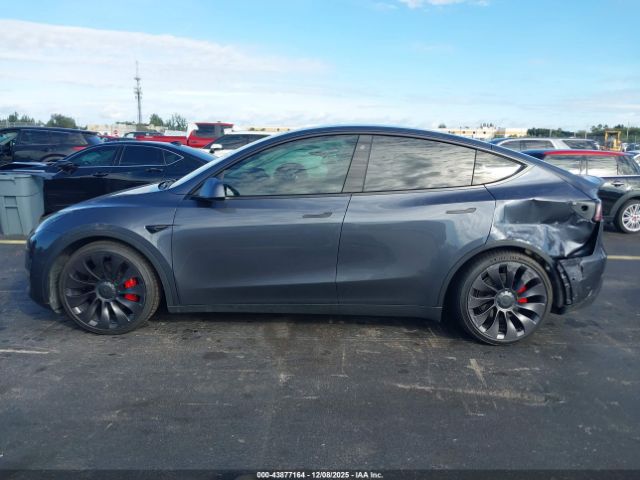 Tesla Model Y Performance Dual Motor All-wheel Drive Image 7