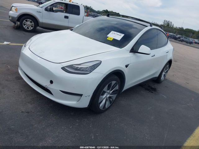 Tesla Model Y Long Range Dual Motor All-wheel Drive Image 11