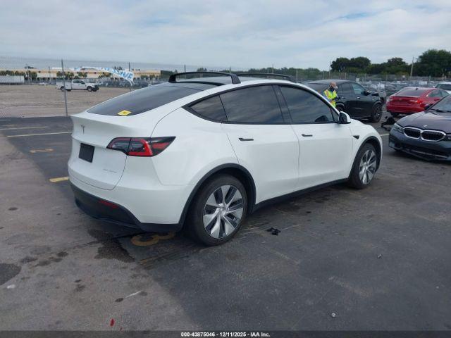 Tesla Model Y Long Range Dual Motor All-wheel Drive Image 3
