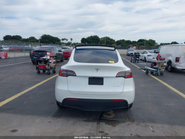 Tesla Model Y Long Range Dual Motor All-wheel Drive Image 12