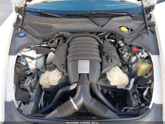 Porsche Panamera 4 Image 8
