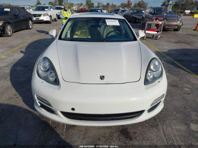 Porsche Panamera 4 Image 10