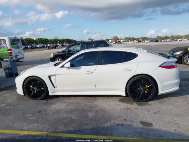 Porsche Panamera 4 Image 13