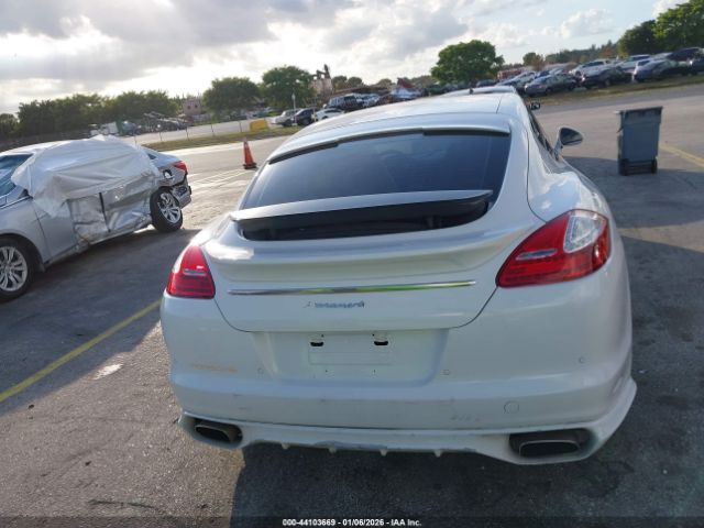 Porsche Panamera 4 Image 14