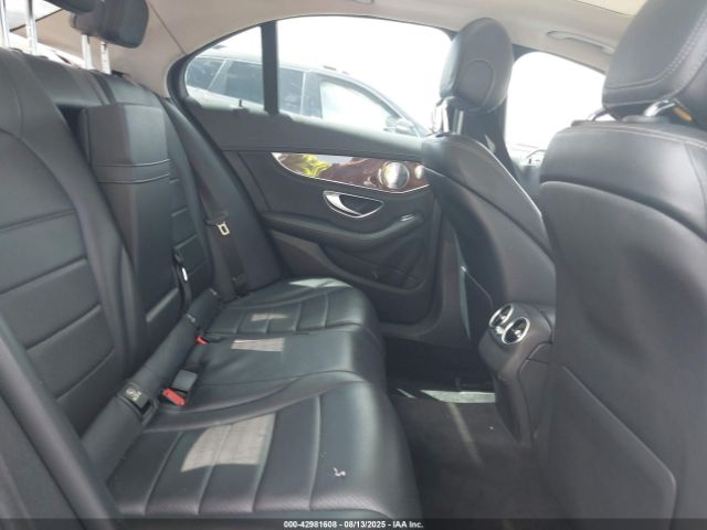 Mercedes-Benz C-Class Luxury 4matic Image 4