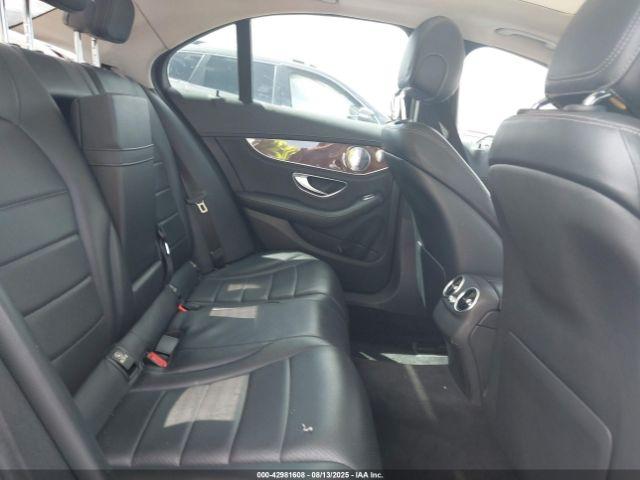 Mercedes-Benz C-Class Luxury 4matic Image 4