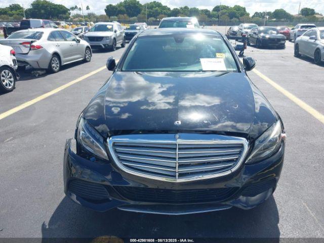 Mercedes-Benz C-Class Luxury 4matic Image 15