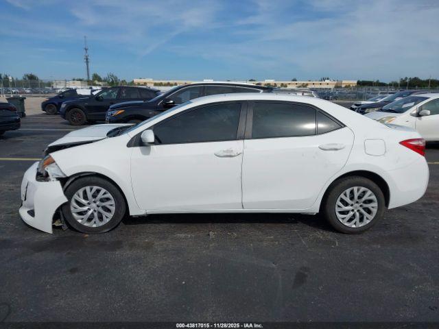 Toyota Corolla Le Image 13