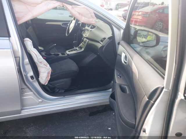 Nissan Sentra Image 8