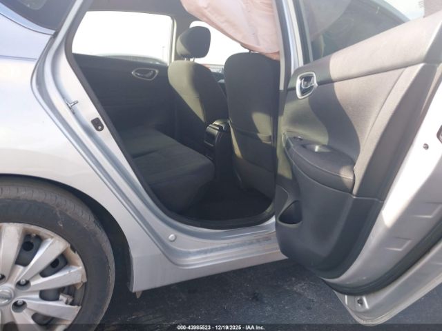 Nissan Sentra Image 11