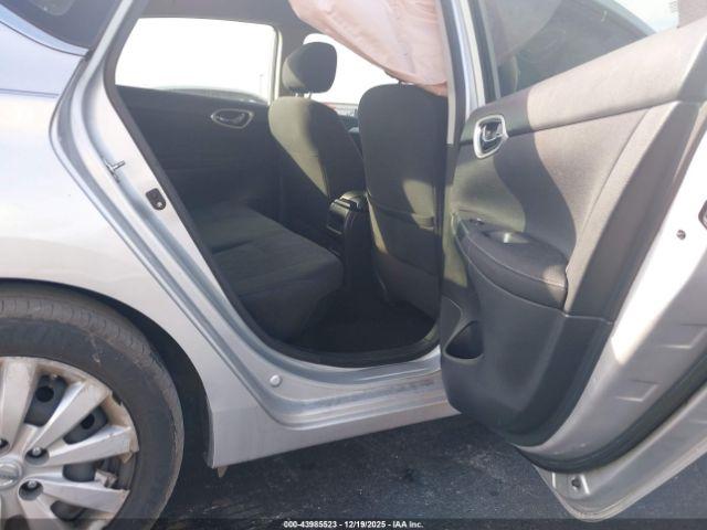 Nissan Sentra Image 11